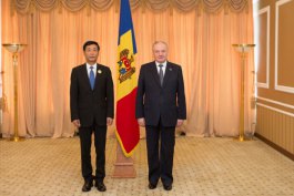 Moldovan president awards Chinese envoy