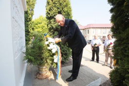 Moldovan president attends event commemorating Soviet deportation victims in northern town