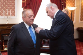 Moldovan president awards Order of Honour to International Weightlifting Federation president