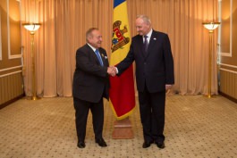 Президент Николае Тимофти наградил председателя Международной федерации тяжелой атлетики орденом "Ordinul de Onoare"