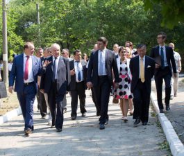 Президент Николае Тимофти принял участие в церемонии открытия предприятия по производству пеллет из биомассы