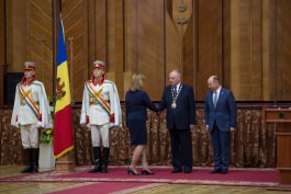 The members of the new government took oath  in the presence of President Timofti