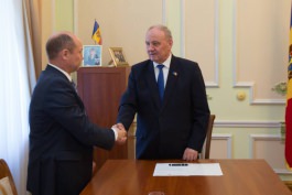 Moldovan president signs decrees on government's resignation, appointing acting premier