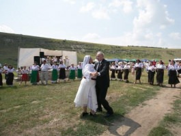  Николае Тимофти принял участие в Национальном туристическом фестивале традиций «Duminica Mare»