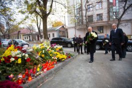 Президент Николае Тимофти своим указом объявил 16 ноября днем траура в связи с терактами во Франции