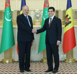 Moldovan president gives speech on neutrality status at conference in Turkmenistan 